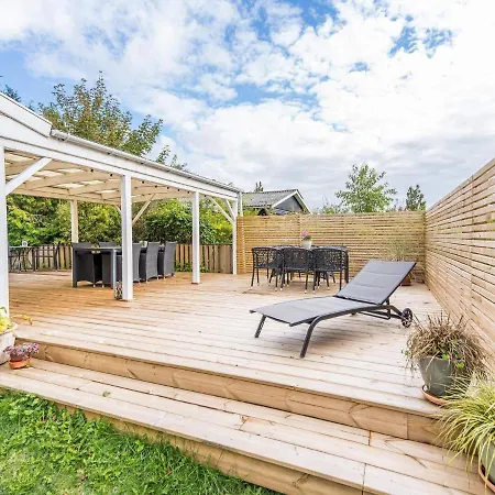 6 Person In Tarm-by Traum * Tarm