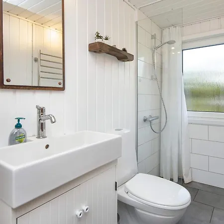 6 Person In Tarm-by Traum *